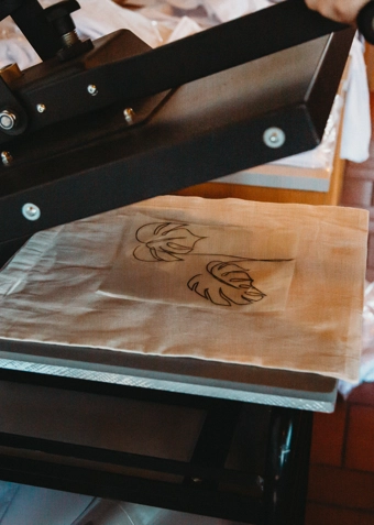 Design dit eget tryk på t-shirt - Klik for at tilmelde dig